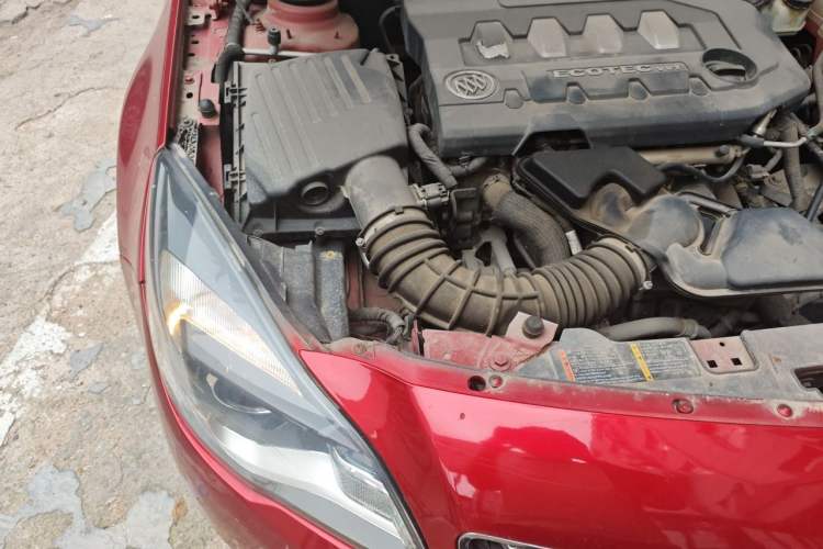 Used Buick Regal 2014 2.0L Elite Fashion Edition Engine Bay Right