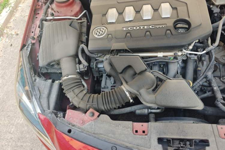 Used Buick Regal 2014 2.0L Elite Fashion Edition Engine Bay Right