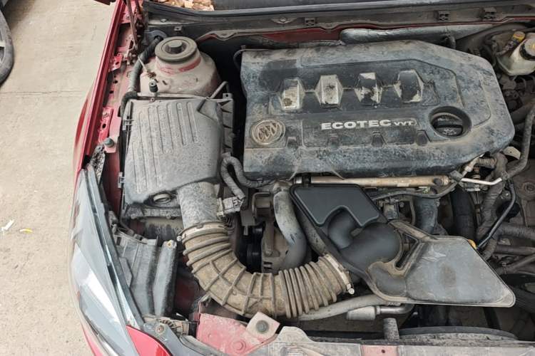 Used Buick Regal 2014 2.0L Elite Fashion Edition Engine Bay Right