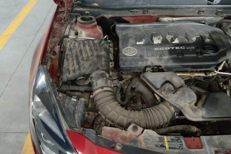 Used Buick Regal 2014 2.0L Elite Fashion Edition Engine Bay Right