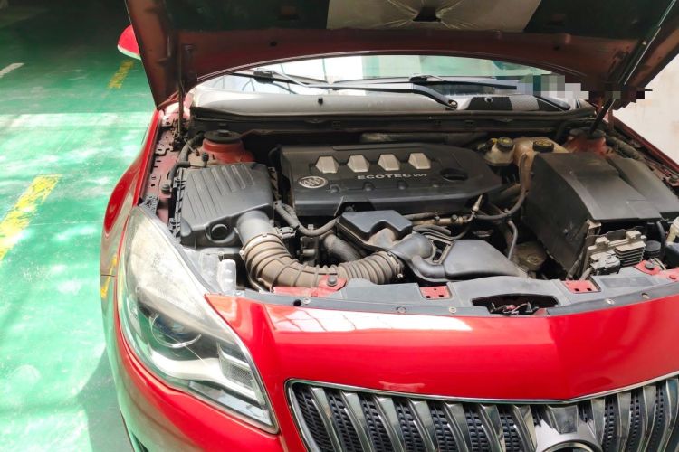 Used Buick Regal 2014 2.0L Elite Fashion Edition Engine Bay Right