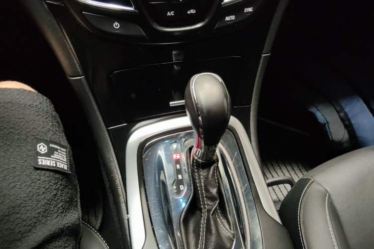 Used Buick Regal 2014 1.6T Fashionable Tech Edition Gear Lever
