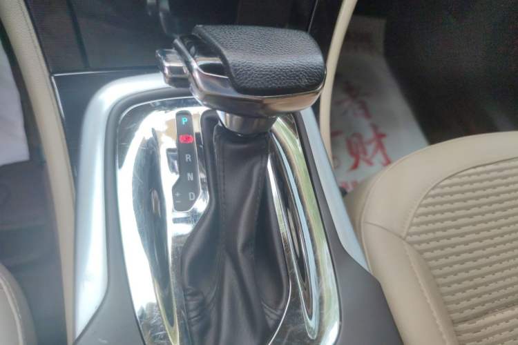 Used Buick Regal 2014 2.0L Leading Fashion Edition Gear Lever