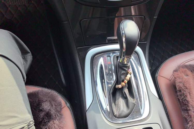 Used Buick Regal 2014 2.4L SIDI Luxury Fashion Edition Gear Lever
