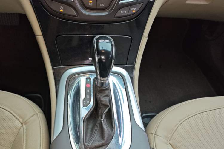 Used Buick Regal 2014 2.0L Leading Fashion Edition Gear Lever