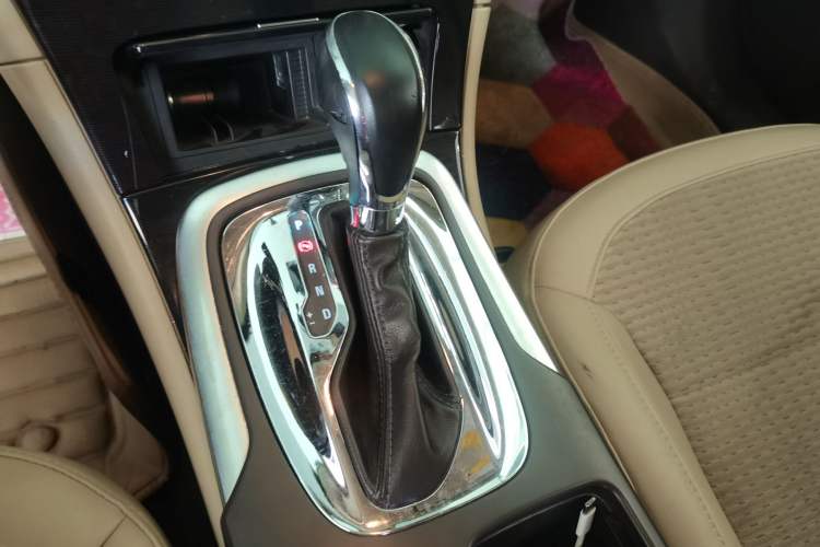 Used Buick Regal 2014 2.0L Leading Fashion Edition Gear Lever