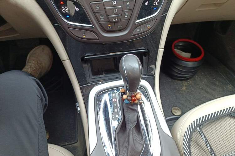 Used Buick Regal 2014 2.4L SIDI Elite Fashion Edition Gear Lever