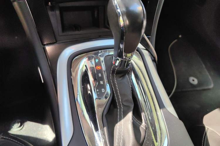 Used Buick Regal 2014 1.6T Fashionable Tech Edition Gear Lever