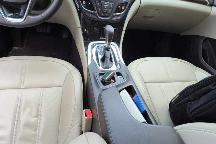 Used Buick Regal 2014 2.0L Elite Fashion Edition Gear Lever