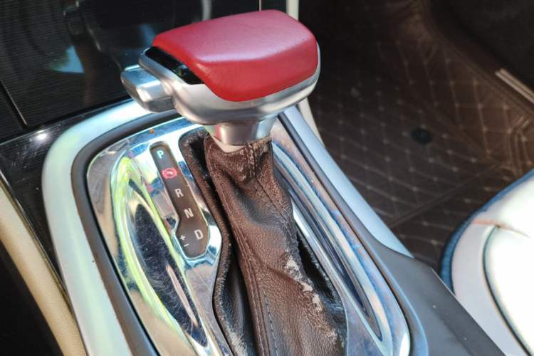 Used Buick Regal 2014 2.0L Elite Fashion Edition Gear Lever
