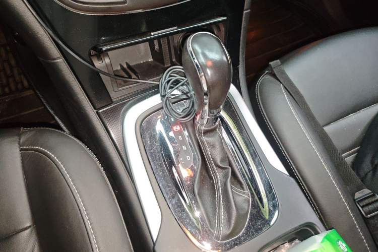 Used Buick Regal 2014 1.6T Fashionable Tech Edition Gear Lever