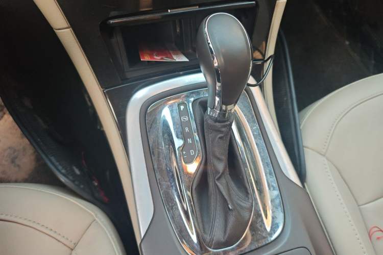 Used Buick Regal 2014 2.0L Elite Fashion Edition Gear Lever