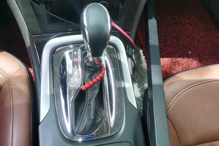 Used Buick Regal 2014 2.4L SIDI Luxury Fashion Edition Gear Lever