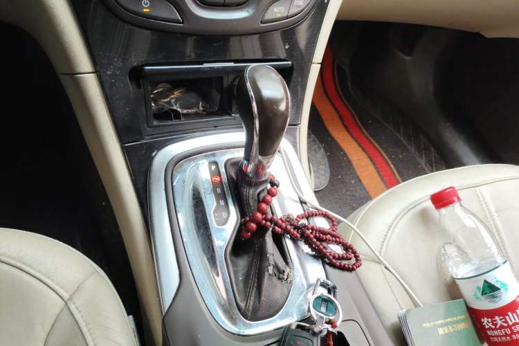 Used Buick Regal 2014 2.0L Elite Fashion Edition Gear Lever