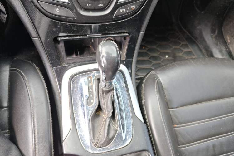 Used Buick Regal 2014 1.6T Fashionable Tech Edition Gear Lever