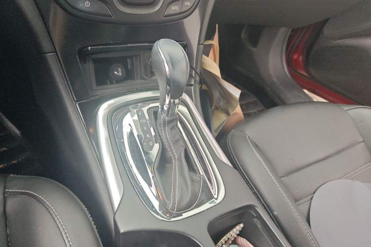 Used Buick Regal 2014 1.6T Fashionable Tech Edition Gear Lever