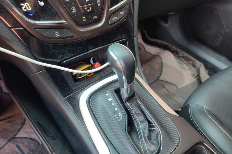 Used Buick Regal 2014 1.6T Fashionable Tech Edition Gear Lever