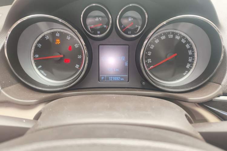 Used Buick Regal 2014 2.0L Leading Fashion Edition Instrument Cluster