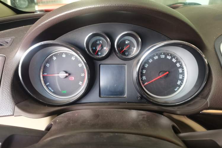 Used Buick Regal 2014 2.0L Leading Fashion Edition Instrument Cluster