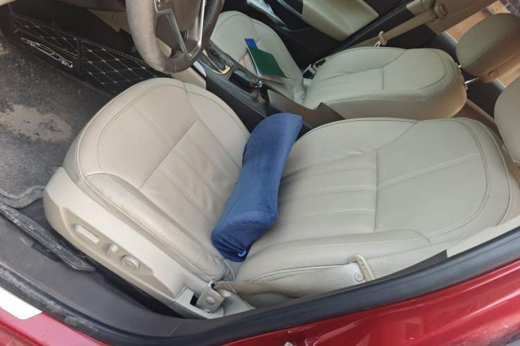 Used Buick Regal 2014 2.0L Elite Fashion Edition Left Front Seat