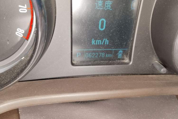 Used Buick Regal 2014 2.0L Leading Fashion Edition Odometer Close Up
