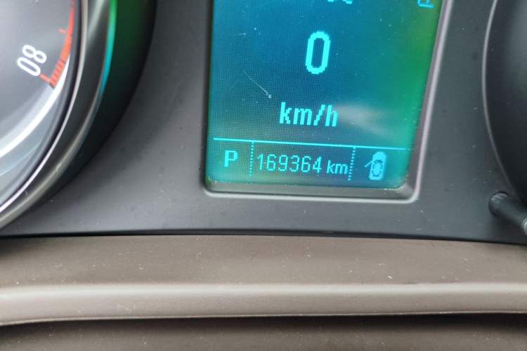 Used Buick Regal 2014 2.0L Leading Fashion Edition Odometer Close Up