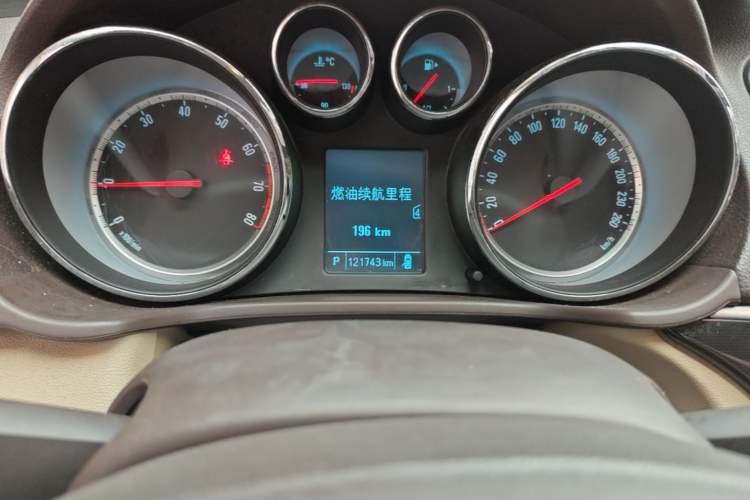 Used Buick Regal 2014 2.0L Leading Fashion Edition Odometer Close Up