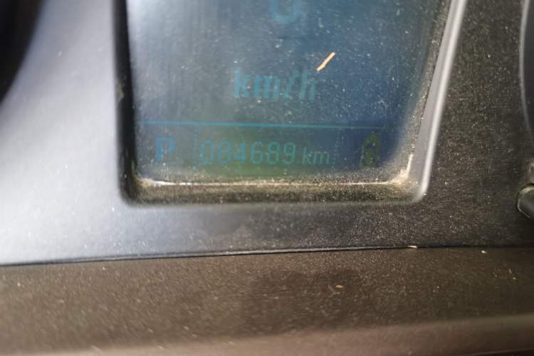 Used Buick Regal 2014 2.0L Leading Fashion Edition Odometer Close Up