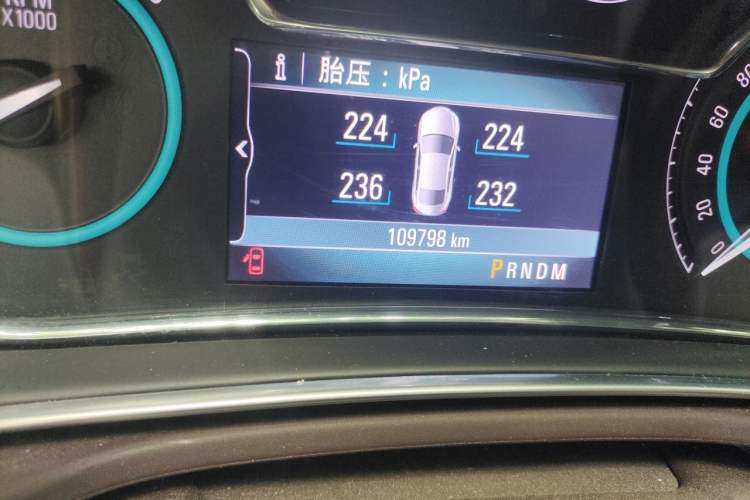 Used Buick Regal 2014 2.0L Elite Fashion Edition Odometer Close Up