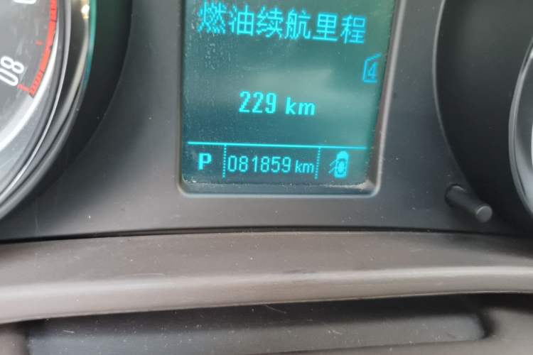 Used Buick Regal 2014 2.0L Leading Fashion Edition Odometer Close Up