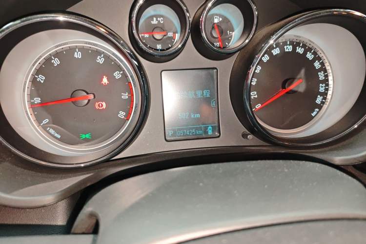 Used Buick Regal 2014 1.6T Fashionable Tech Edition Odometer Close Up