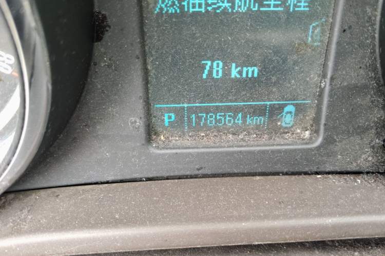 Used Buick Regal 2014 2.0L Leading Fashion Edition Odometer Close Up