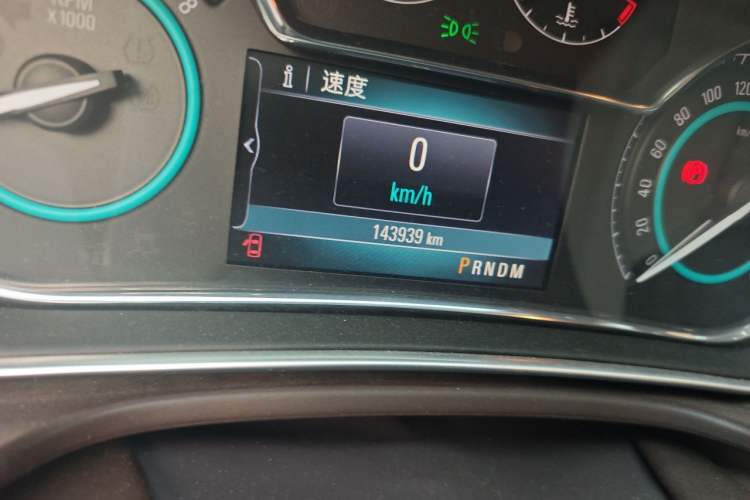 Used Buick Regal 2014 2.0L Elite Fashion Edition Odometer Close Up