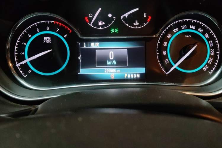 Used Buick Regal 2014 2.0L Elite Fashion Edition Odometer Close Up