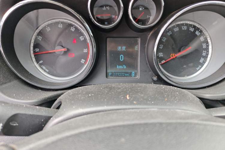 Used Buick Regal 2014 1.6T Fashionable Tech Edition Odometer Close Up
