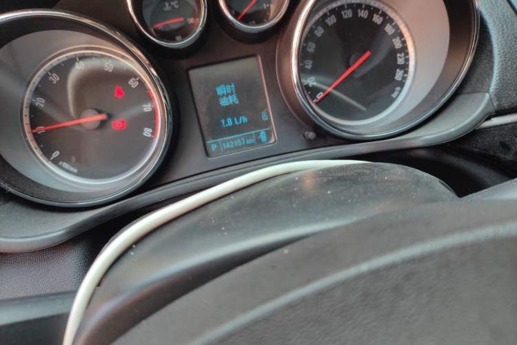 Used Buick Regal 2014 1.6T Fashionable Tech Edition Odometer Close Up