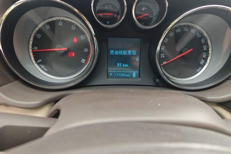Used Buick Regal 2014 2.0L Leading Fashion Edition Odometer Close Up