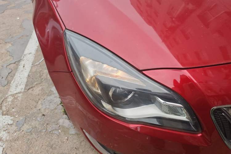 Used Buick Regal 2014 2.0L Elite Fashion Edition Right Front Headlight