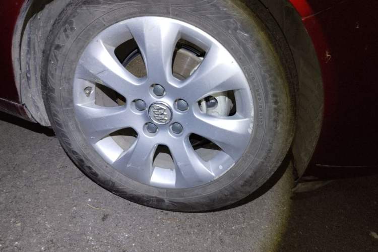 Used Buick Regal 2014 2.0L Leading Fashion Edition Right Front Wheel Hub