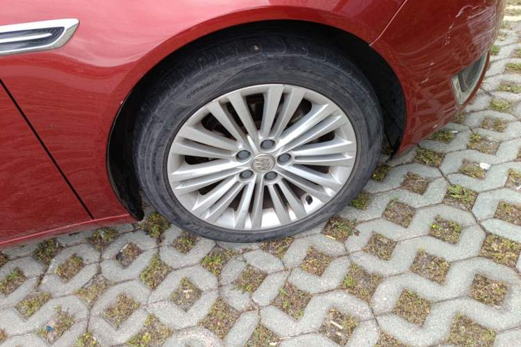 Used Buick Regal 2014 2.4L SIDI Elite Fashion Edition Right Front Wheel Hub
