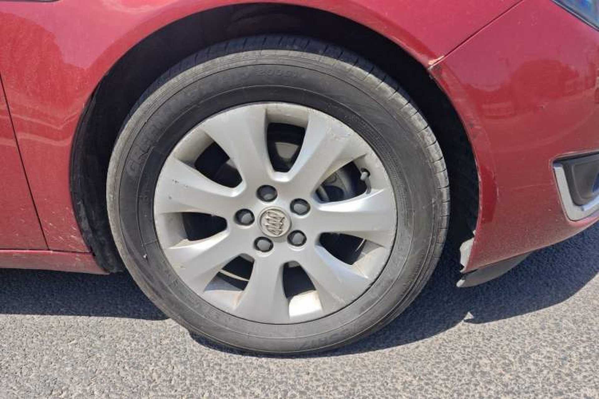Used Buick Regal 2014 2.0L Elite Fashion Edition Right Front Wheel Hub