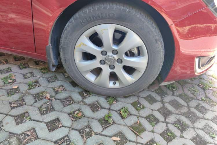 Used Buick Regal 2014 1.6T Fashionable Tech Edition Right Front Wheel Hub