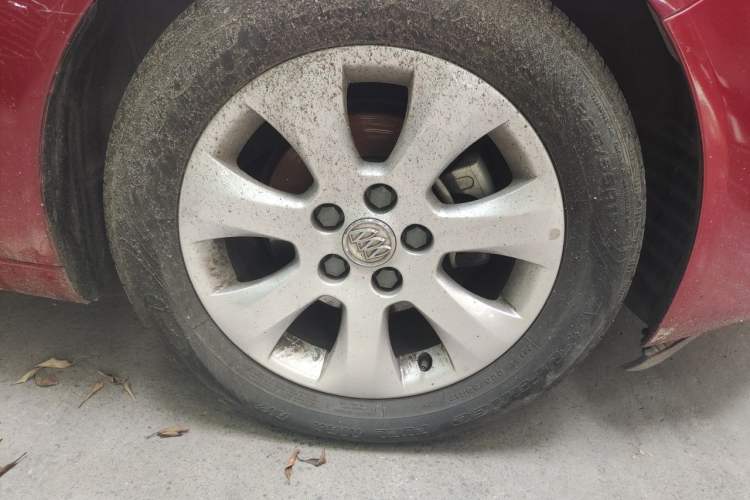 Used Buick Regal 2014 2.0L Elite Fashion Edition Right Front Wheel Hub