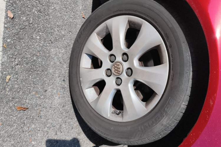 Used Buick Regal 2014 2.0L Elite Fashion Edition Right Front Wheel Hub