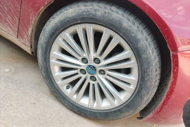 Used Buick Regal 2014 GS 2.0T Grand Sport Edition Right Front Wheel Hub