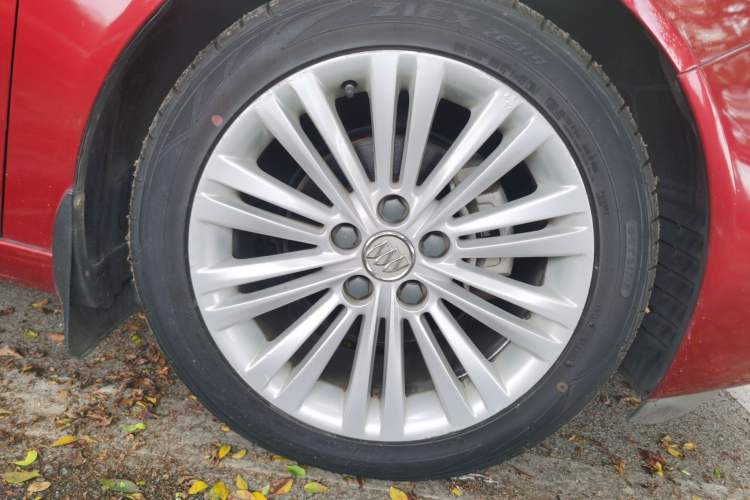 Used Buick Regal 2014 2.4L SIDI Luxury Fashion Edition Right Front Wheel Hub