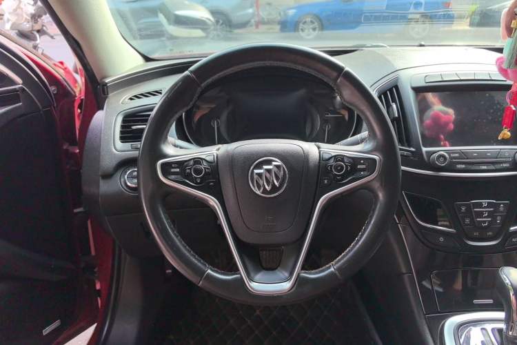 Used Buick Regal 2014 2.4L SIDI Luxury Fashion Edition Steering Wheel
