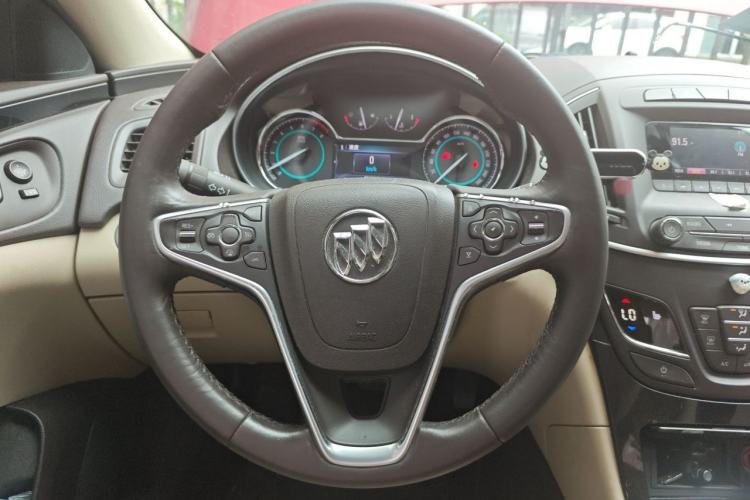 Used Buick Regal 2014 2.0L Elite Fashion Edition Steering Wheel