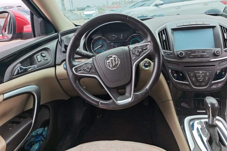 Used Buick Regal 2014 2.0L Elite Fashion Edition Steering Wheel