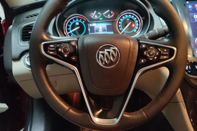 Used Buick Regal 2014 2.0L Elite Fashion Edition Steering Wheel